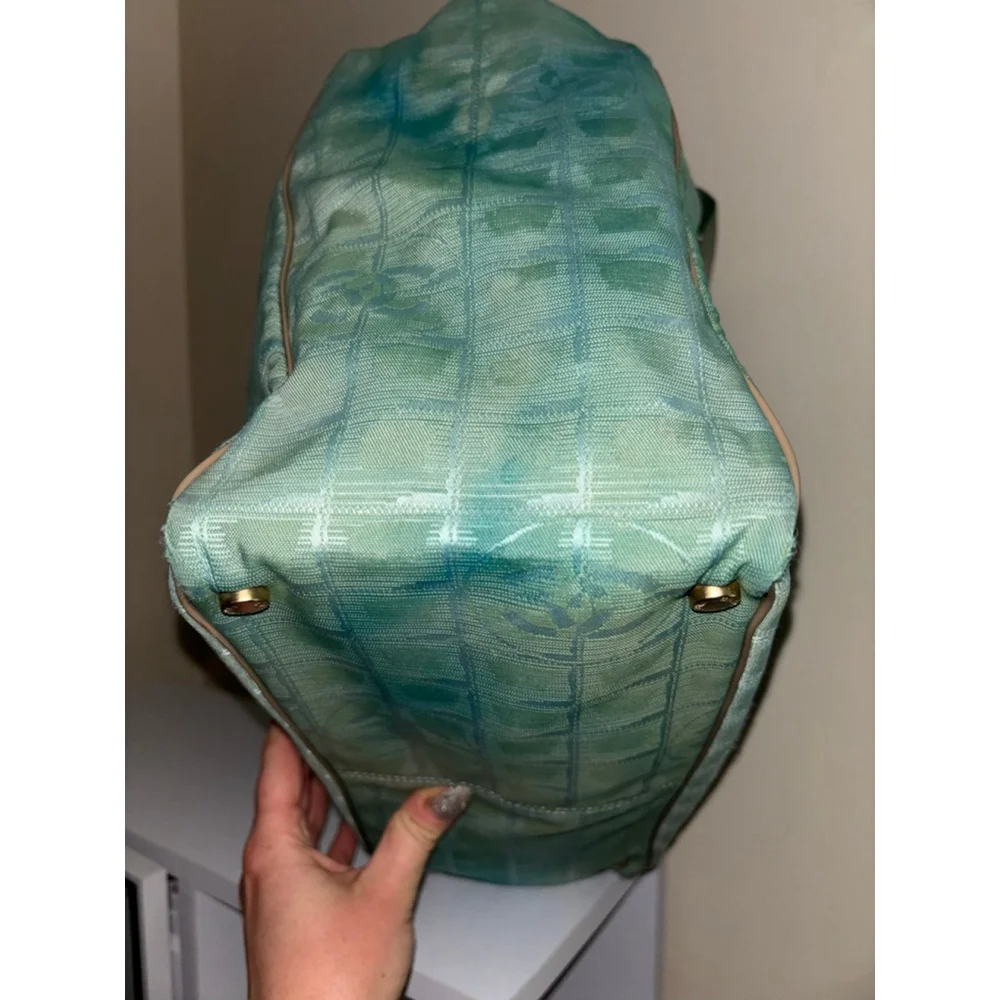 Women's Chanel Green New Travel Line Tote Bag One Size - Picture 12 of 17